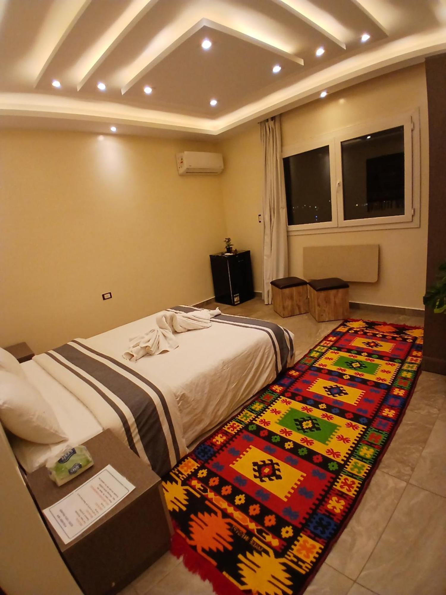 Pyramids View Suite/Vista Piramidi القاهرة الغرفة الصورة